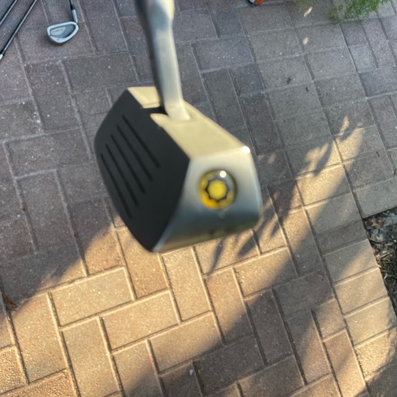 Hono YP500 Putter And Chipper All In One 
The head moves up/ down - Picture 2 of 8